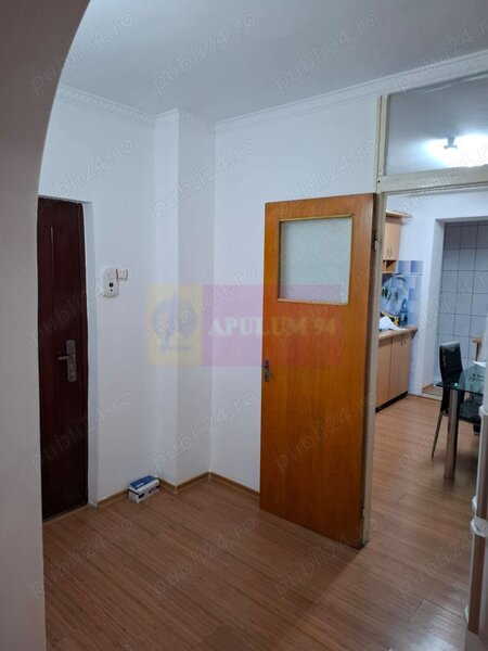 Vanzare apartament cu 3 camere in zona Dristor-Rm. Sarat